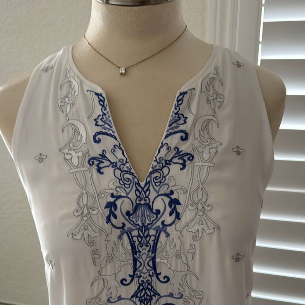 White House Black Market White and Blue Blouse - Picture 7 of 10